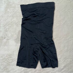 Assets by Spanx‎ shapewear shorts
